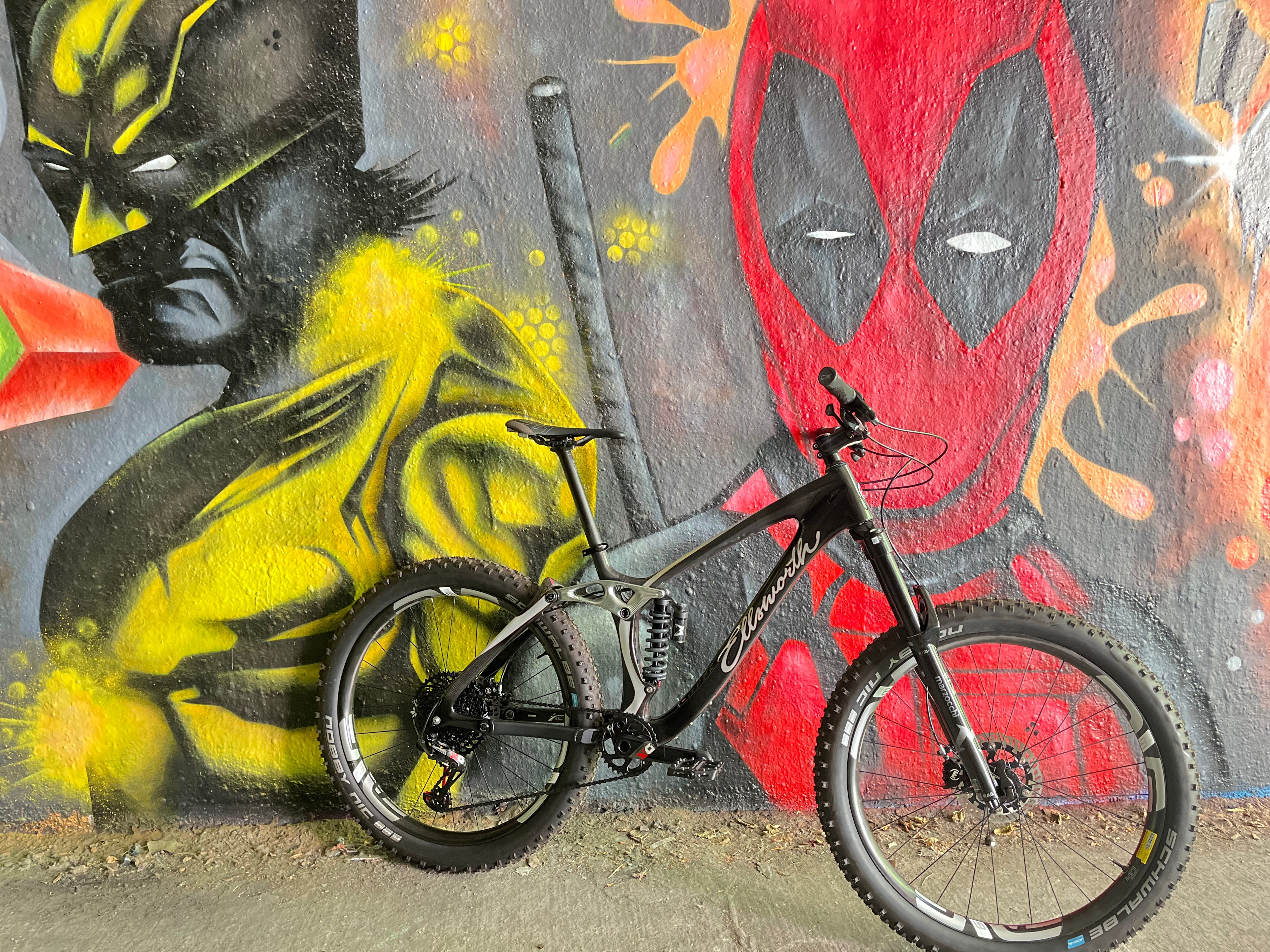 Ellsworth Rogue Mountainbike Medium mit Marzocchi Fahrwerk - Rad & Dämpferklinik GmbH