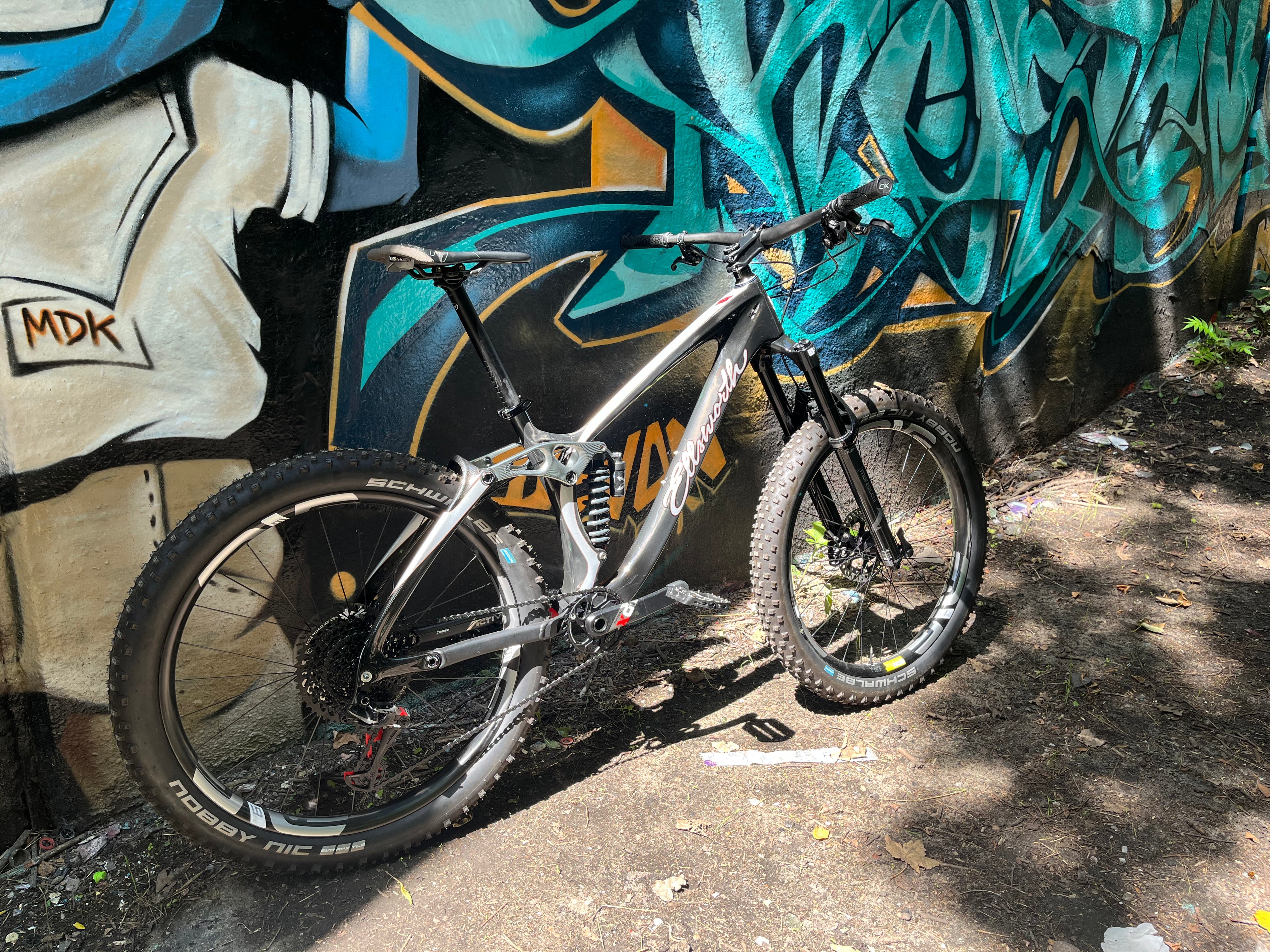 Ellsworth Rogue Mountainbike Medium mit Marzocchi Fahrwerk - Rad & Dämpferklinik GmbH