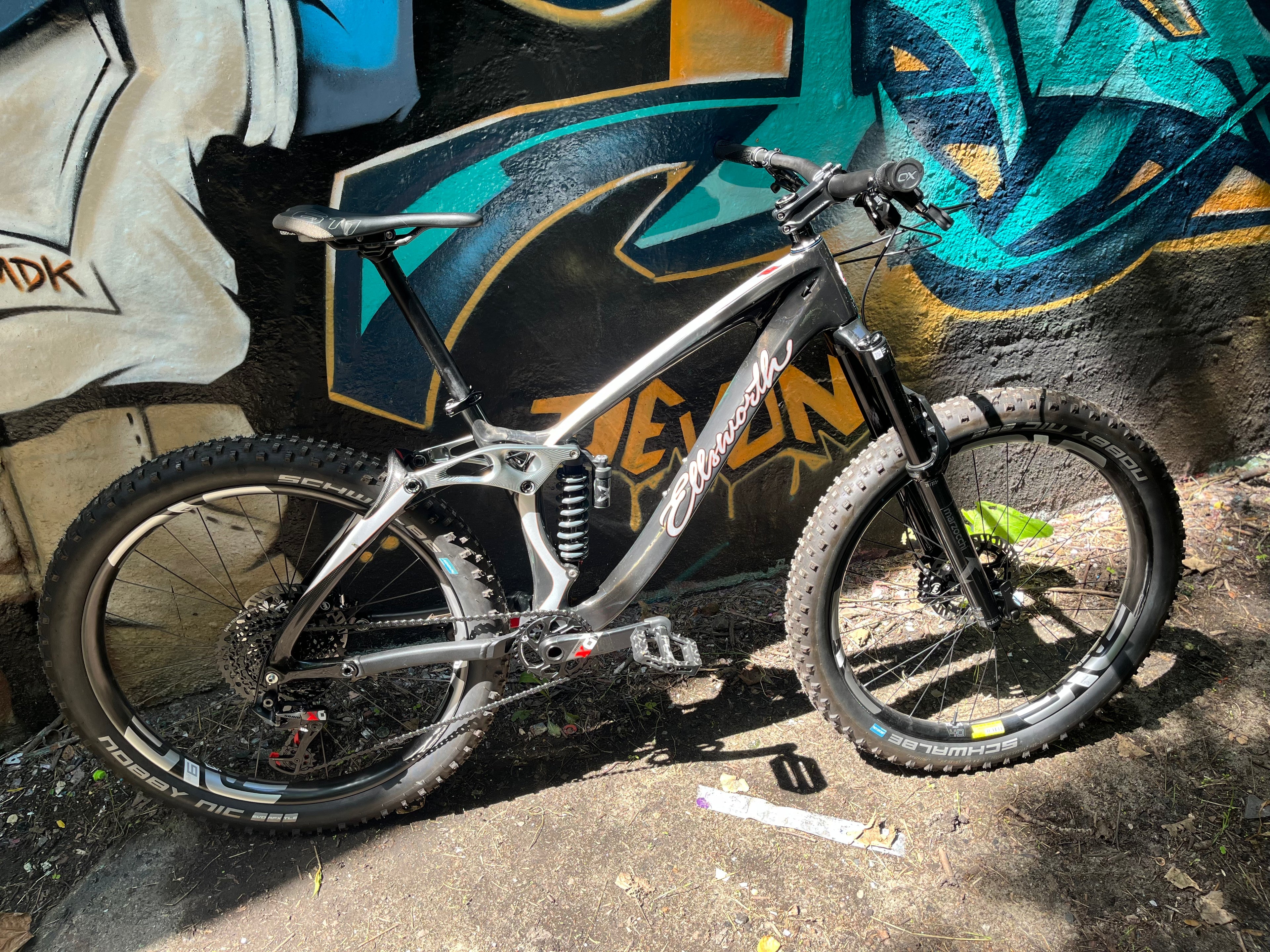 Ellsworth Rogue Mountainbike Medium mit Marzocchi Fahrwerk - Rad & Dämpferklinik GmbH