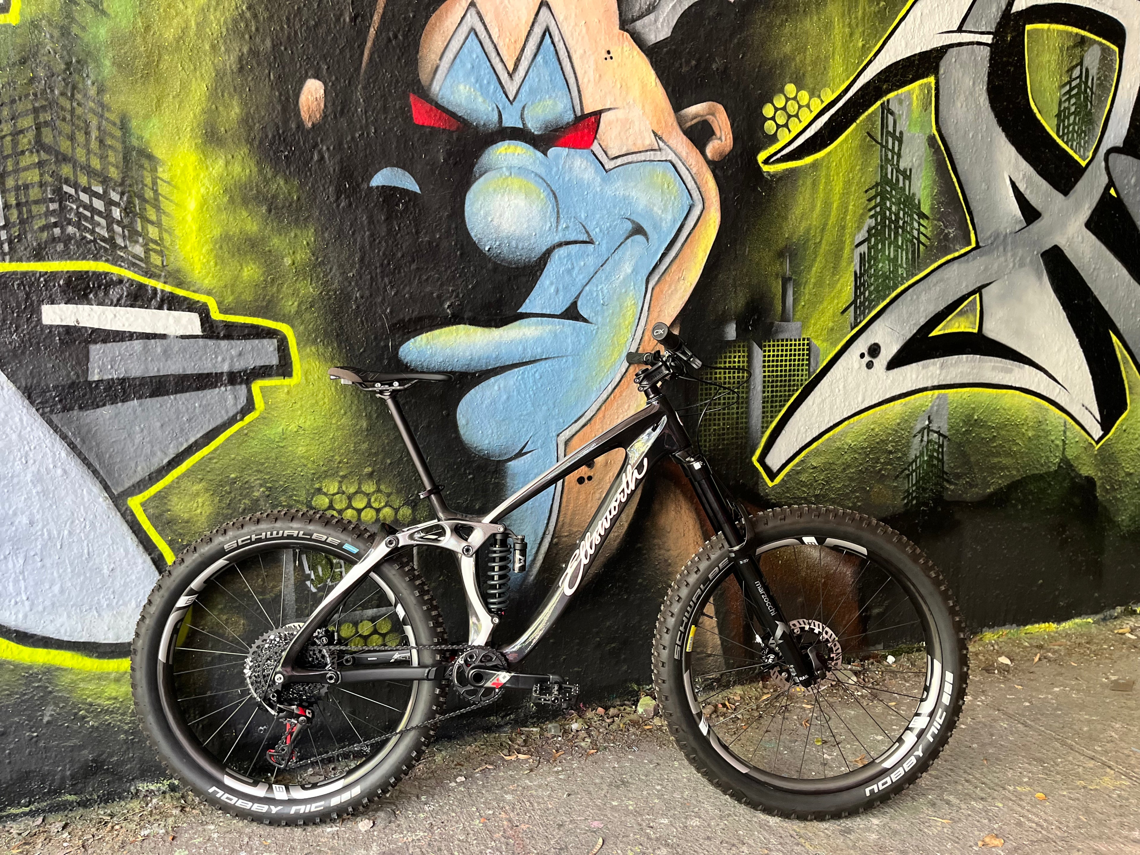 Ellsworth Rogue Mountainbike Medium mit Marzocchi Fahrwerk - Rad & Dämpferklinik GmbH