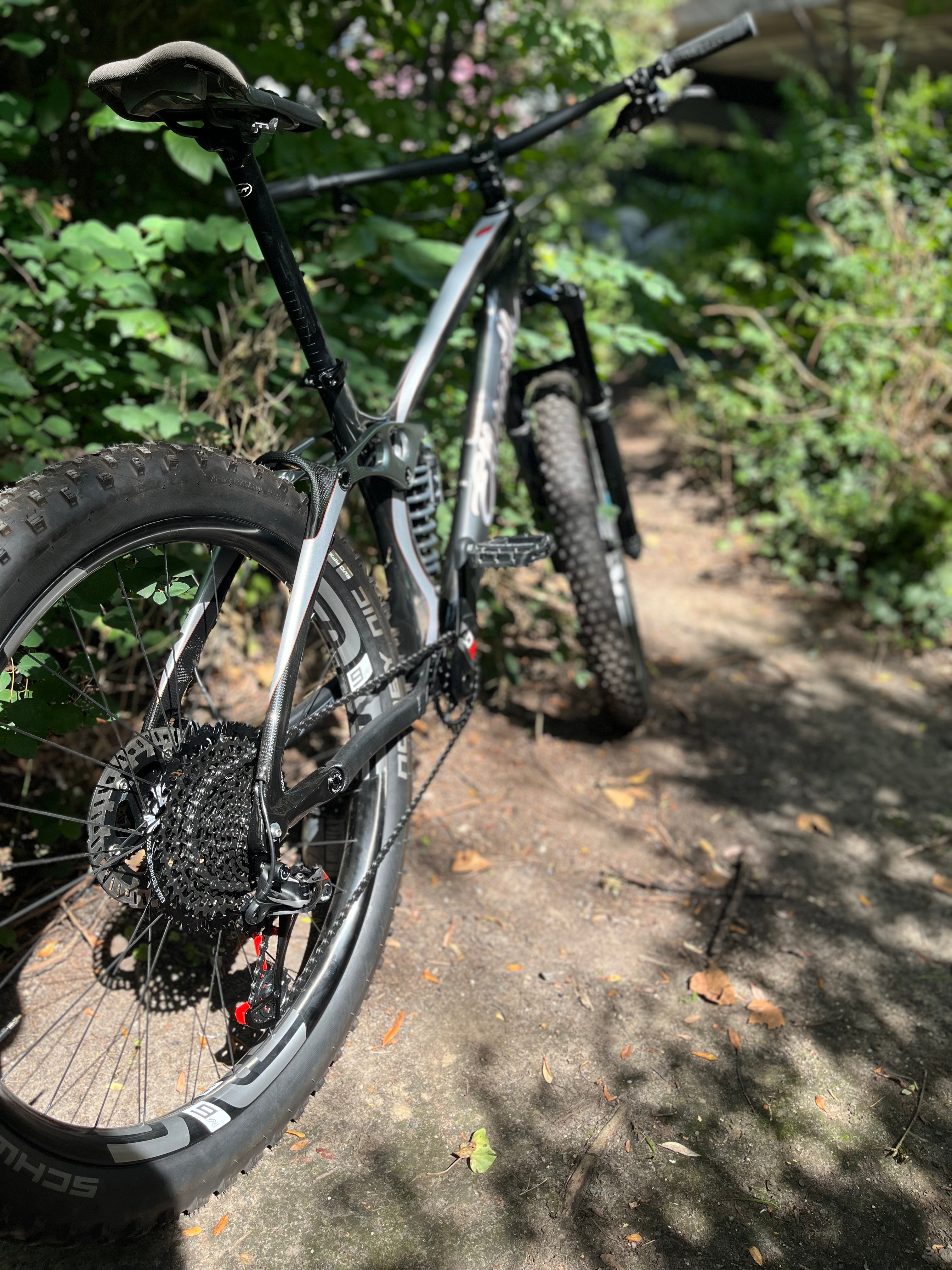 Ellsworth Rogue Mountainbike Medium mit Marzocchi Fahrwerk - Rad & Dämpferklinik GmbH