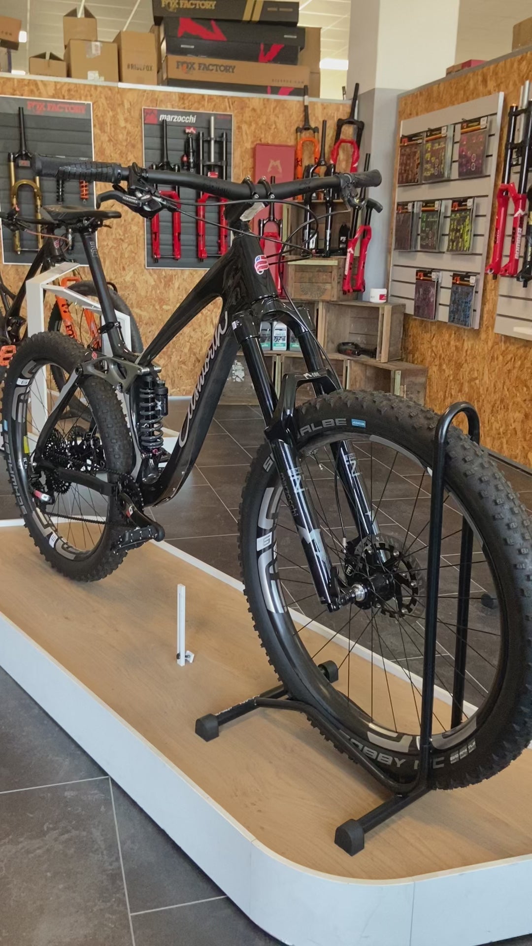 Ellsworth Rogue Mountainbike Medium mit Marzocchi Fahrwerk