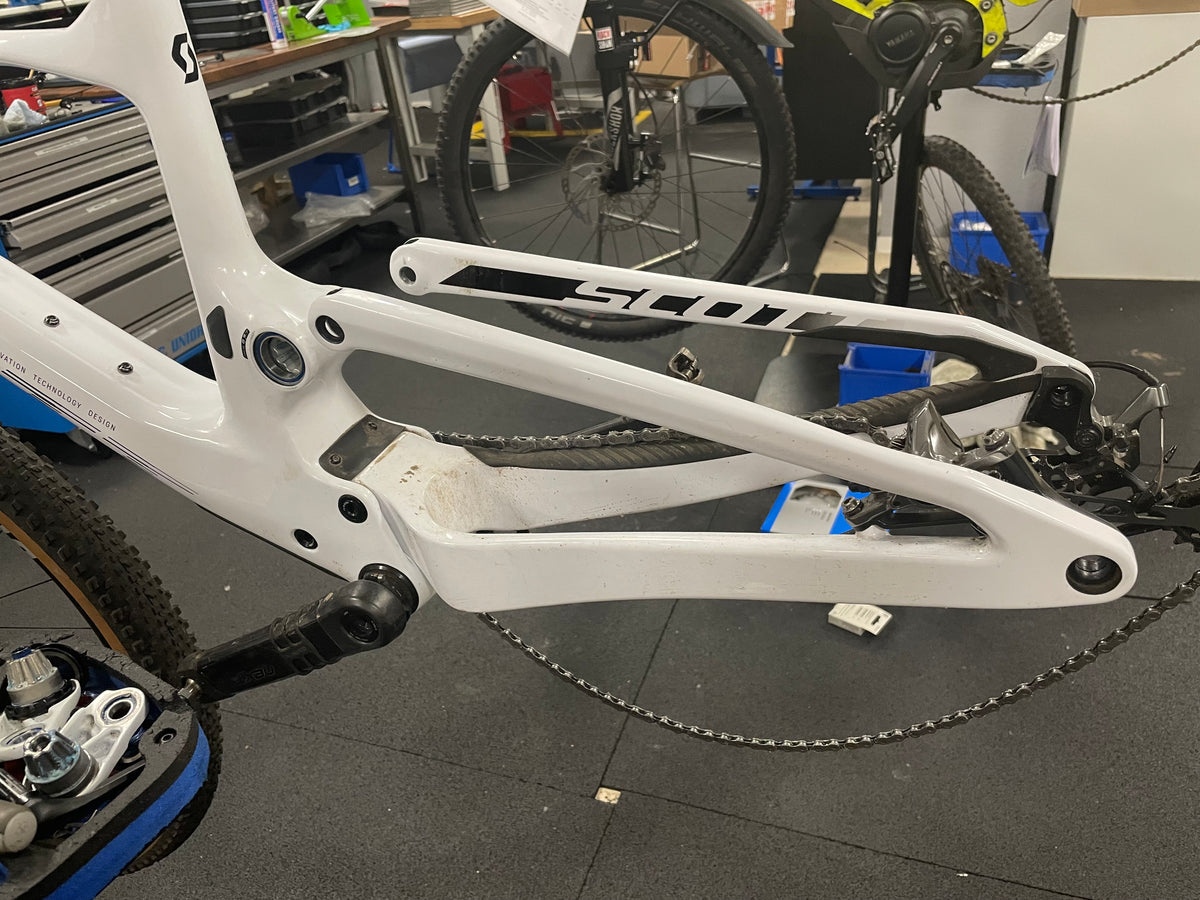 Lagerwechsel an Mountainbike Hinterbauschwingen - Rad & Dämpferklinik GmbH