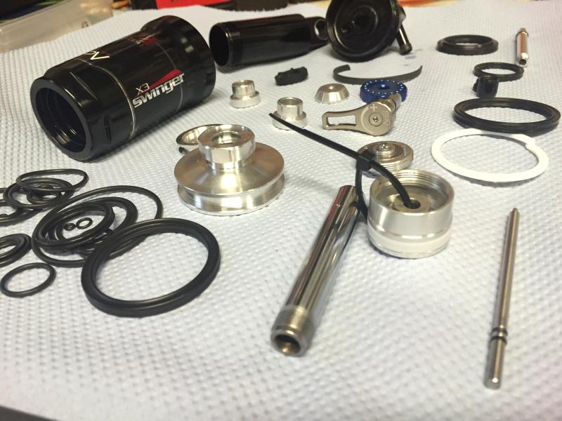 Manitou Swinger 4/3 Way SPV Air Dämpferwartung - Rad & Dämpferklinik GmbH